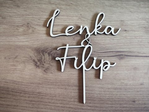 Zápich na dort se jmény novomanželů