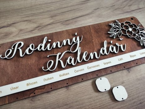 Rodinný kalendář s gravírovanými jmény Eleanora
