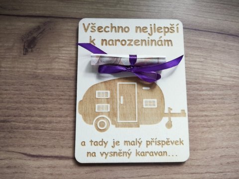 Dřevěné přání k narozeninám pro cestovatele