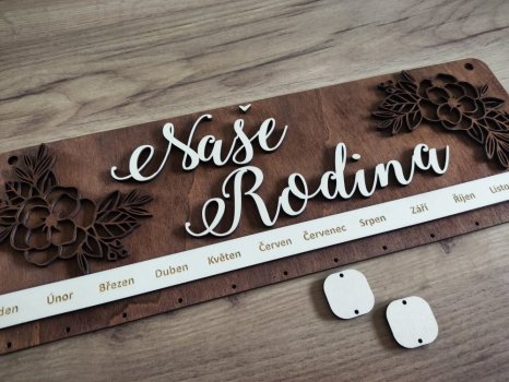 Rodinný kalendář s gravírovanými jmény Marie