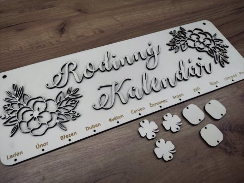 Rodinný kalendář s květinou gravírovanými jmény