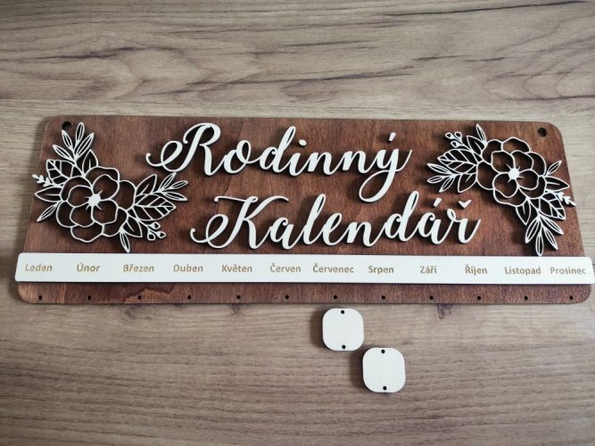 Rodinný kalendář s gravírovanými jmény Tereza