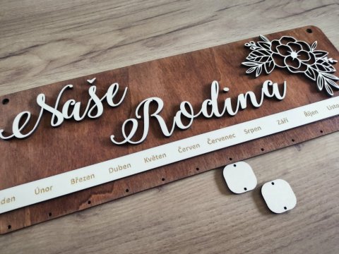 Rodinný kalendář s gravírovanými jmény Bára