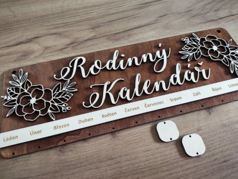 Rodinný kalendář s gravírovanými jmény Tereza