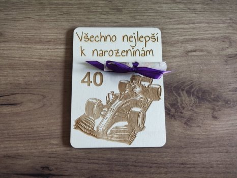Dřevěné přání k narozeninám s formulí