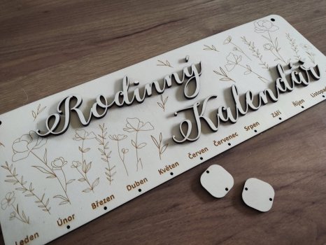 Rodinný kalendář květy s gravírovanými jmény