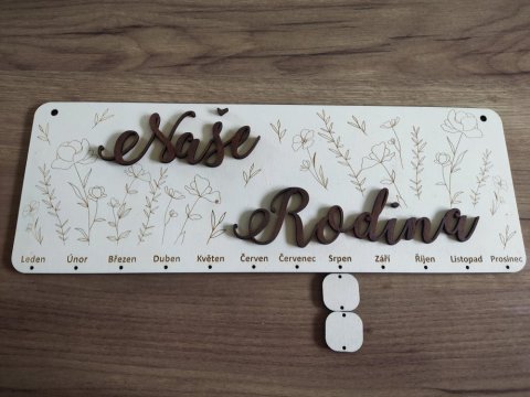Rodinný kalendář květy Naše rodina s gravírovanými jmény tmavý