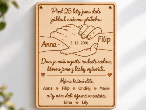 Dřevěná cedulka k výročí svatby dlaně