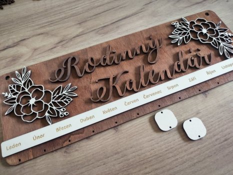 Rodinný kalendář s gravírovanými jmény Miroslava