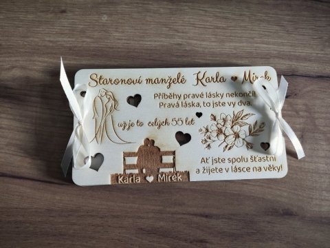 Dřevěné přání k výročí svatby se jmény a počtem let