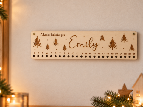 Adventní kalendář se jménem a stromy