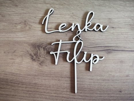Zápich na dort se jmény novomanželů