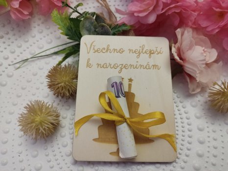 Dřevěné přání k narozeninám s dortem