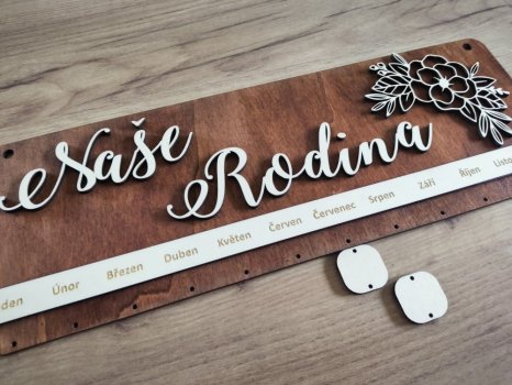 Rodinný kalendář s gravírovanými jmény Bára
