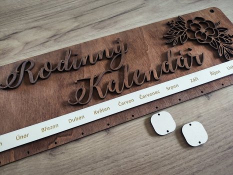 Rodinný kalendář s gravírovanými jmény Gabriela